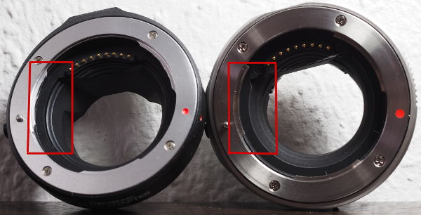 Die noname Adapter zeigt leichte Reflexionen (links), der MMF-1 ist durch die Beschichtung frei davon.