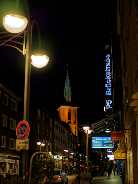 F/1.7; 1/30; ISO 200